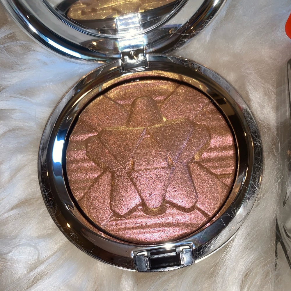 MAC Cosmetics limited Snowflushed Highlighter